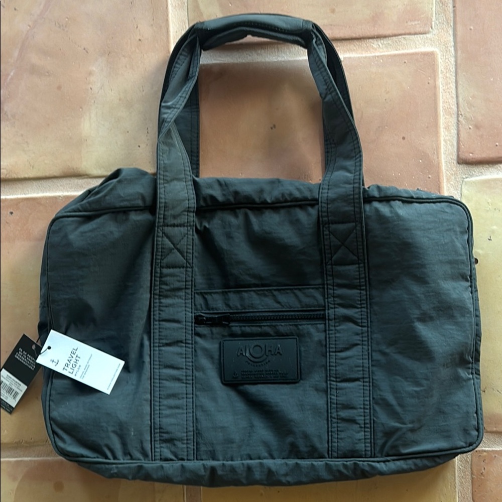 ALOHAS Black Duffel Bag with Durable Fabric and Sturdy Straps